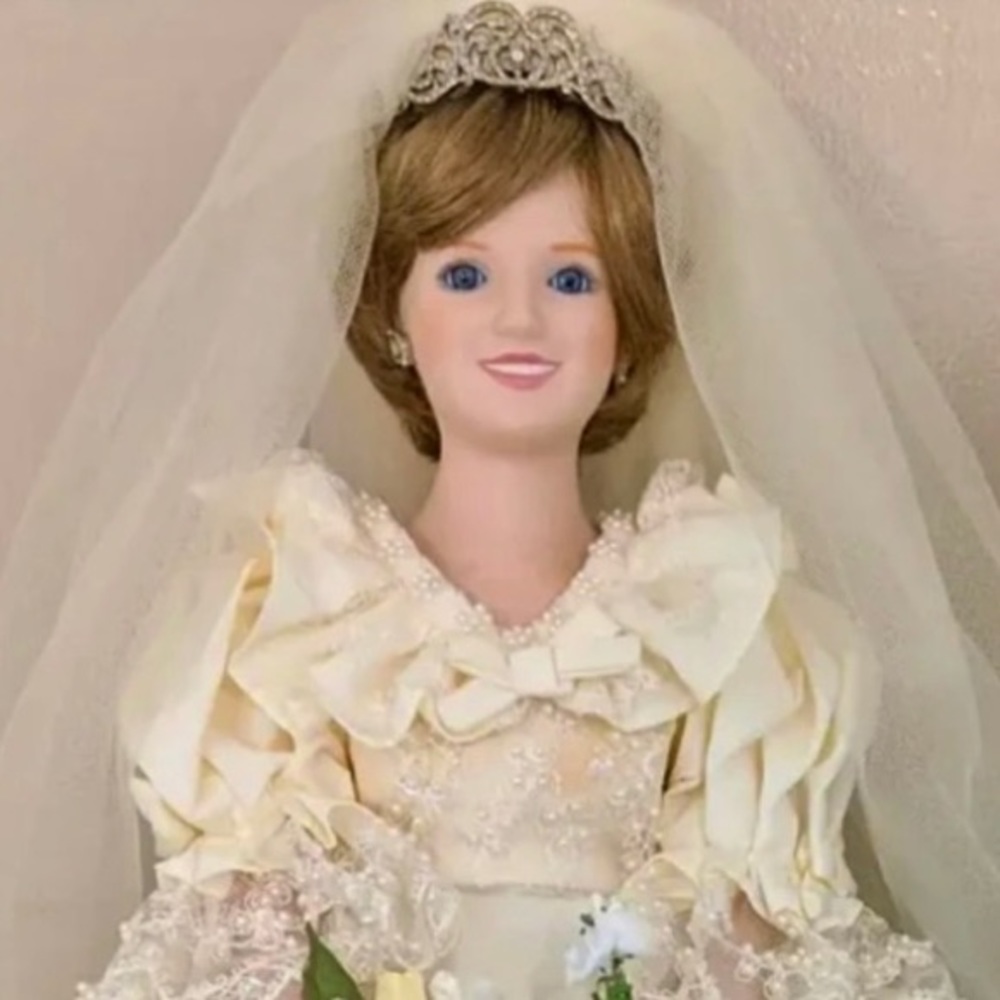 Princess Diana Bride Doll w/real Diamond Tiara and earrings by Danbury Mint.